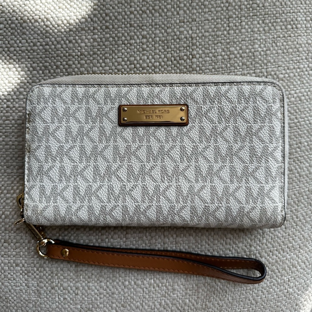 Michael Kors Large Logo Continental Wallet - Picture 2 of 4